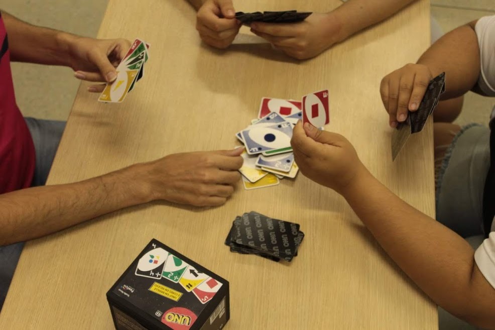 Jogo de cartas UNO ganha versão em Braille - Vida Mais Livre